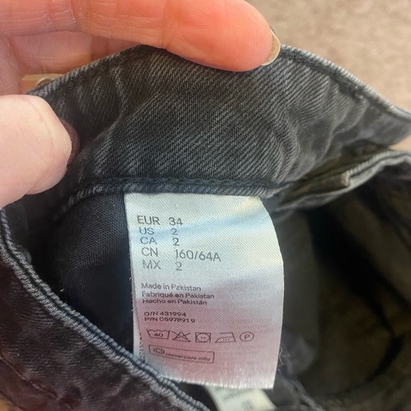 H&M Mid rise Black Denim Cut-off Shorts Destructed Size 2 - Picture 5 of 6